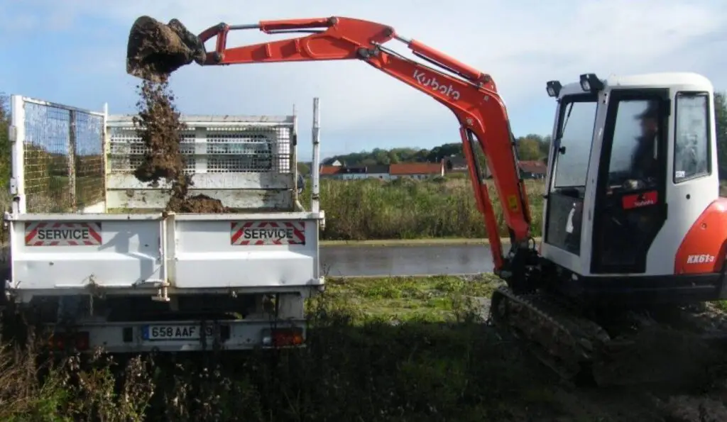 LOC BENNE TERRASSEMENT 